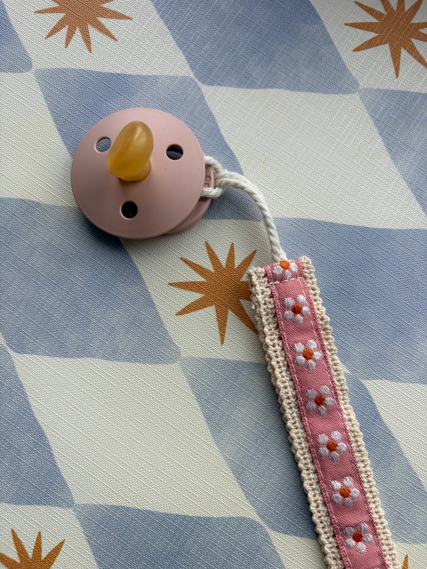 Embroidered Dummy Clip Pink Daisy