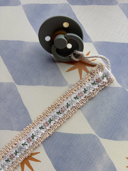 Embroidered Dummy Clip Wild Flower White