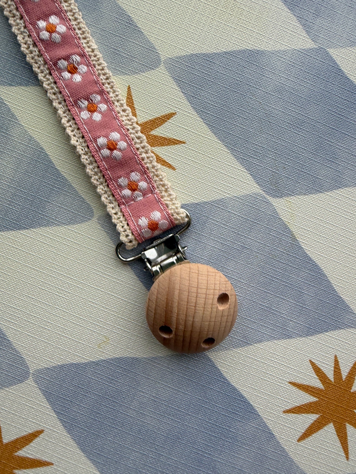 Embroidered Dummy Clip Pink Daisy